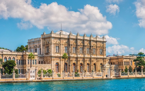DOLMABAHCE PALACE & BEZM-I ALEM VALIDE SULTAN MOSQUE (HALF DAY MORNING)